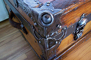Trunk 747 corner protective hardware