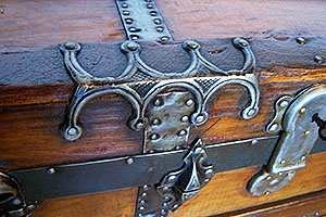 Trunk 747 scalloped edge protective hardware