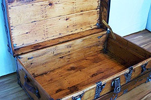 Trunk 747 inside