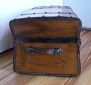 trunk 748 left end