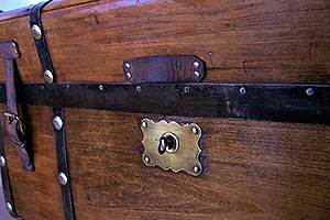 Trunk 748 brass lock plate & leather lift