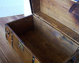 Trunk 748 inside